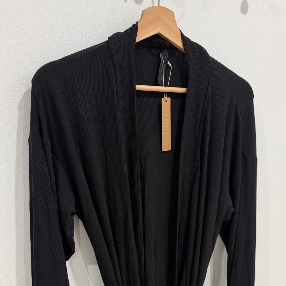 Skims robe (black, short, medium)